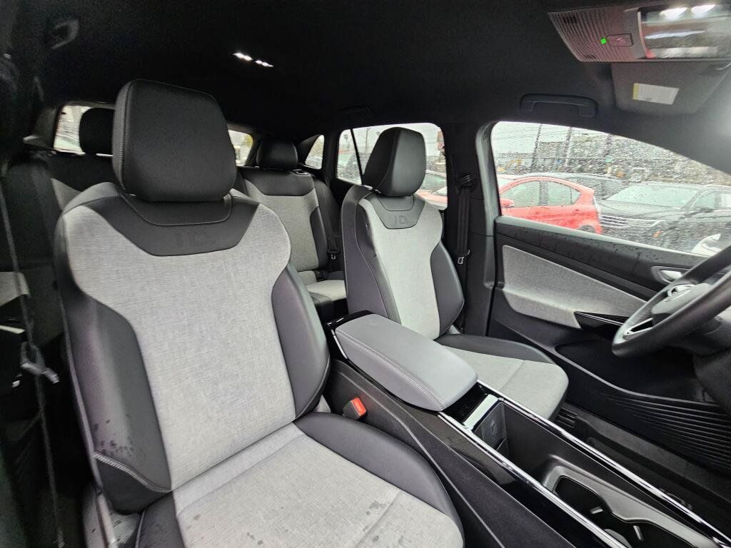 Used 2023 Volkswagen ID.4 Pro RWD image 12