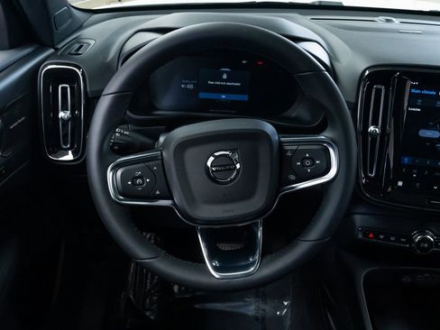 Used 2023 Volvo XC40 Recharge Ultimate image 12