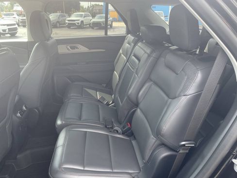 Used 2025 Ford Explorer Active w/ Active Comfort Package AWD/4WD image 4