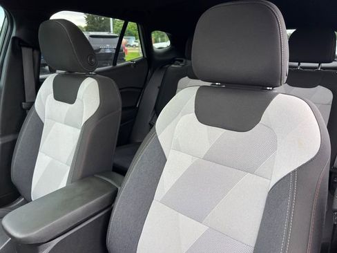 Used 2024 Chevrolet Trax RS w/ Sunroof Package FWD image 24
