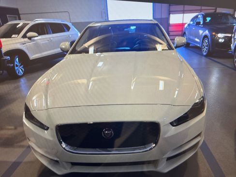 Used 2019 Jaguar XE Prestige image 13