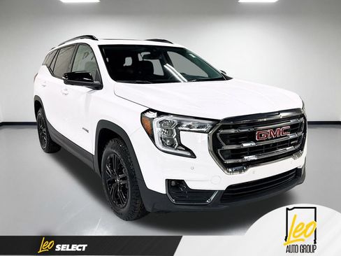 Used 2024 GMC Terrain AT4 w/ Tech Package AWD/4WD image 5