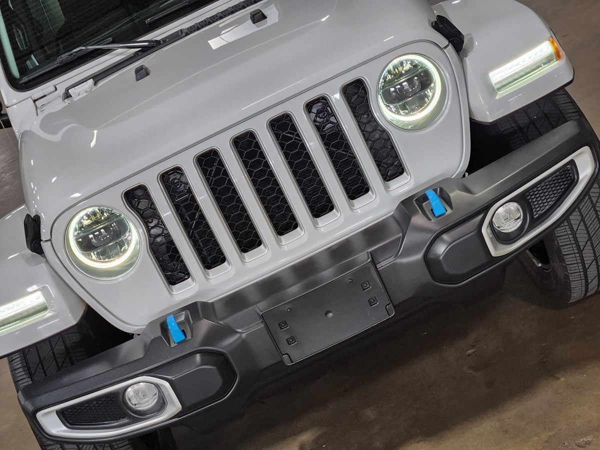 Used 2023 Jeep Wrangler Unlimited Sahara w/ Cold Weather Group AWD/4WD image 19