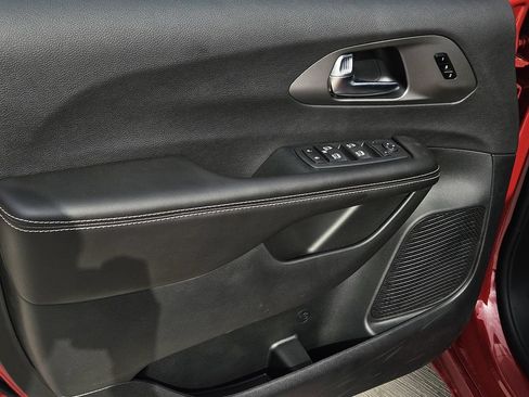 New 2027 Chrysler Pacifica Select FWD image 13