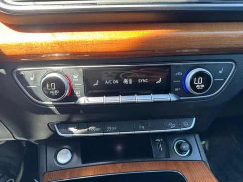 Used 2022 Audi Q5 2.0T Premium w/ Convenience Package image 17