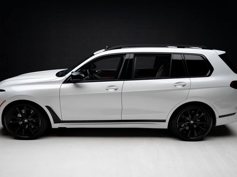 Used 2024 BMW X7 M60i AWD/4WD image 17