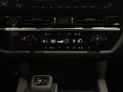 Used 2023 Nissan Pathfinder SL image 25