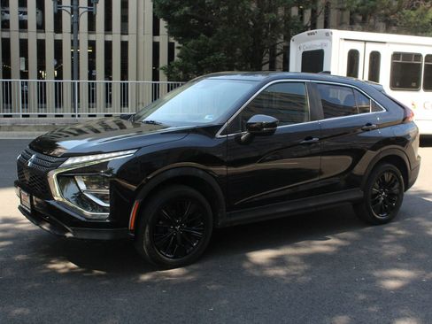 Used 2022 Mitsubishi Eclipse Cross LE image 12