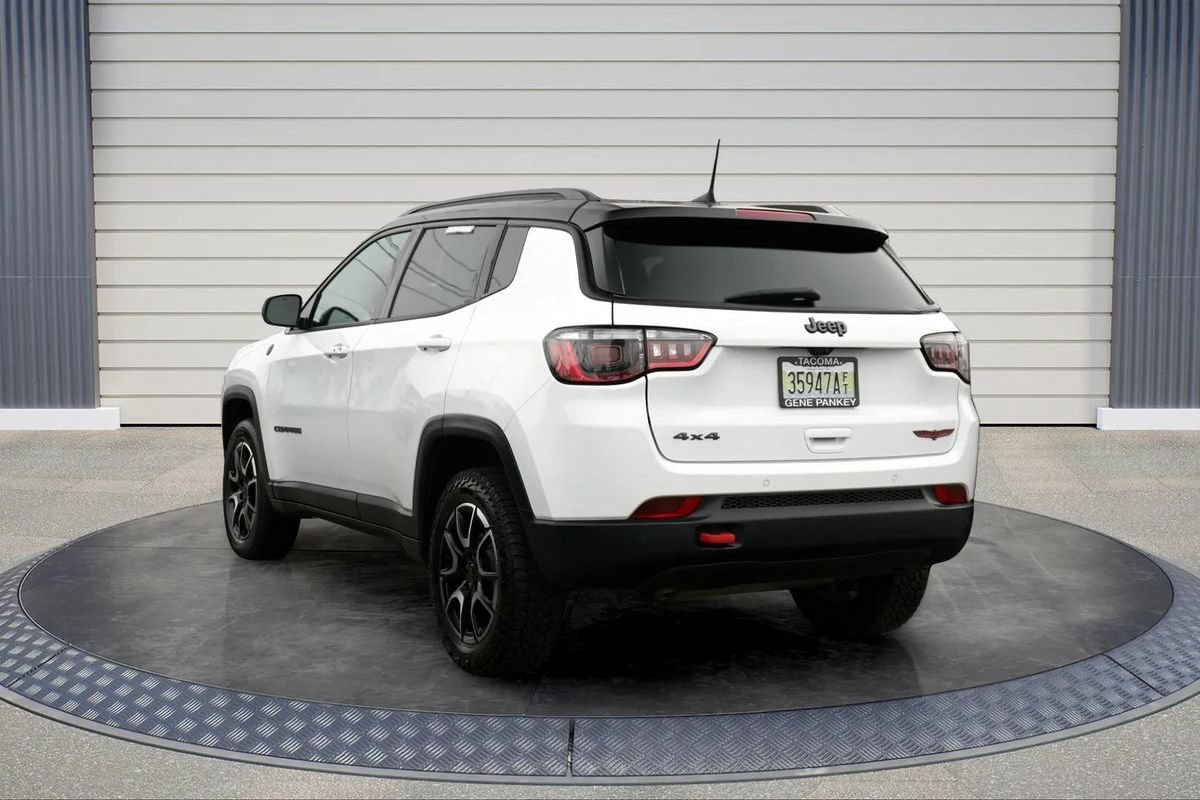 Used 2025 Jeep Compass Trailhawk AWD/4WD image 5