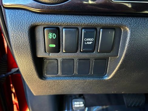 Used 2017 Nissan Titan SV image 15