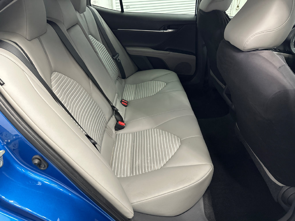 Used 2020 Toyota Camry SE w/ Convenience Package FWD image 15