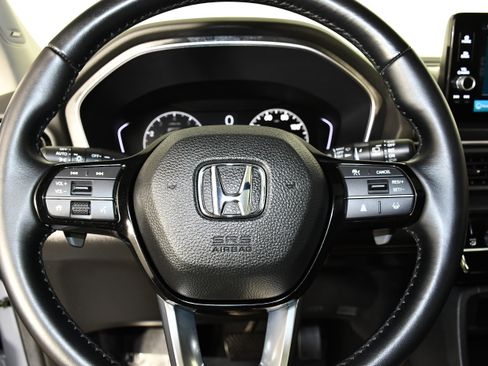Used 2025 Honda Pilot Touring image 19