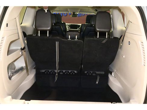 Used 2024 Chrysler Pacifica Touring-L image 18