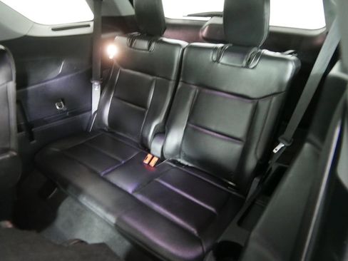 Used 2022 Ford Explorer XLT image 18