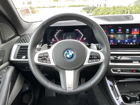 Certified 2025 BMW X5 xDrive50e w/ M Sport Package image 13