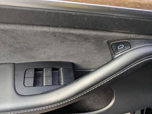 Used 2023 Tesla Model Y Performance image 10