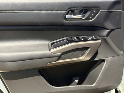 Used 2024 Nissan Pathfinder Platinum FWD image 19
