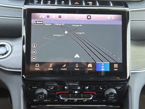 Certified 2024 Jeep Grand Cherokee L Limited w/ Luxury Tech Group II image 18