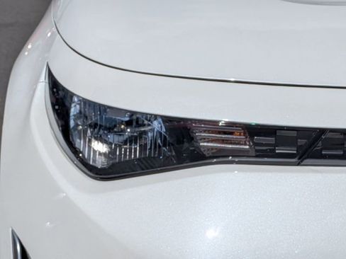 Used 2025 Kia Soul LX w/ LX Technology Package FWD image 9