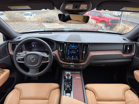 Used 2023 Volvo XC60 T8 Ultimate w/ Climate Package image 8