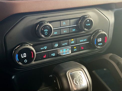 Used 2024 Ford Bronco Outer Banks AWD/4WD image 16