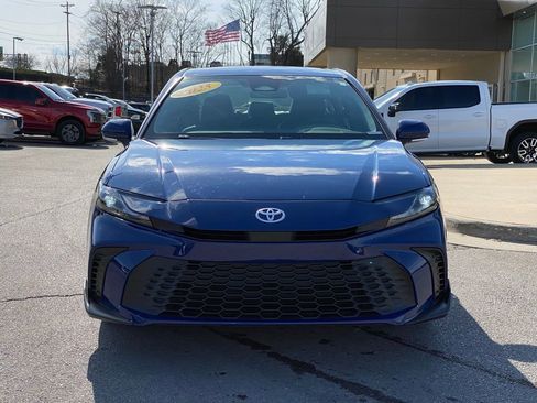 Used 2025 Toyota Camry SE FWD image 2
