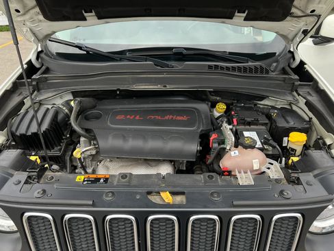 Used 2017 Jeep Renegade Latitude w/ Cold Weather Group AWD/4WD image 31