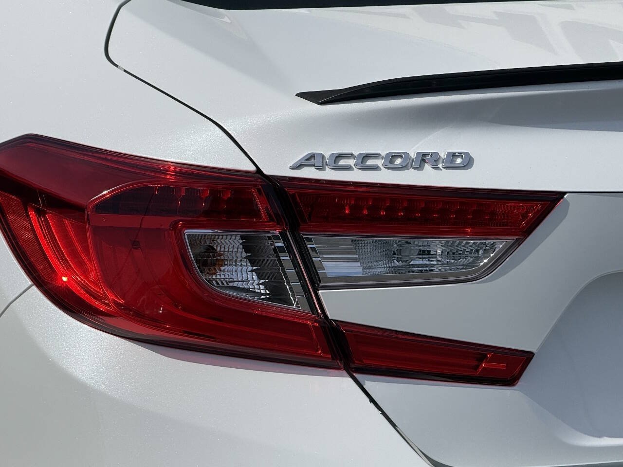 Used 2018 Honda Accord Touring image 26