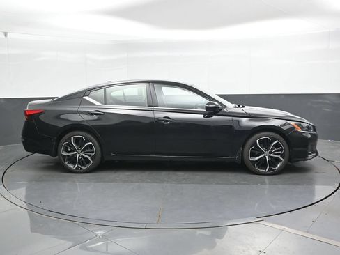 Used 2025 Nissan Altima 2.5 SR w/ SR Premium Package FWD image 3
