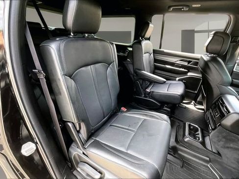 Used 2023 Jeep Wagoneer Series II AWD/4WD image 23