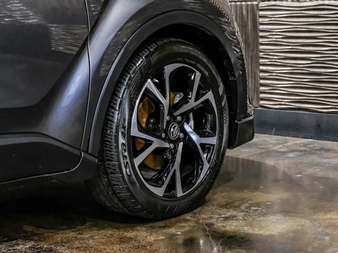 Used 2019 Toyota C-HR XLE FWD image 52