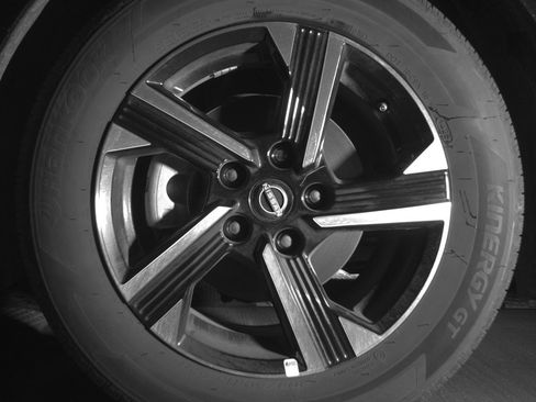 Used 2025 Nissan Sentra SV image 12