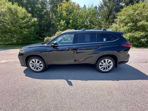 Used 2023 Toyota Highlander Limited AWD/4WD image 6