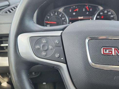 Used 2024 GMC Terrain SLT image 21