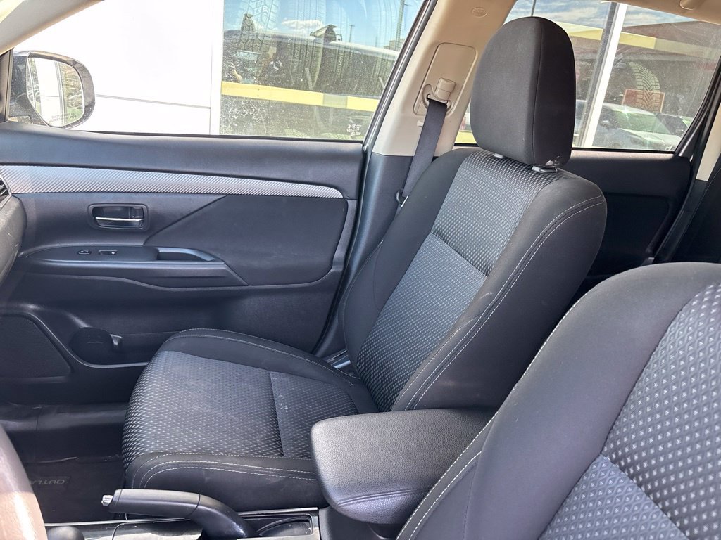 Used 2018 Mitsubishi Outlander ES AWD/4WD image 4