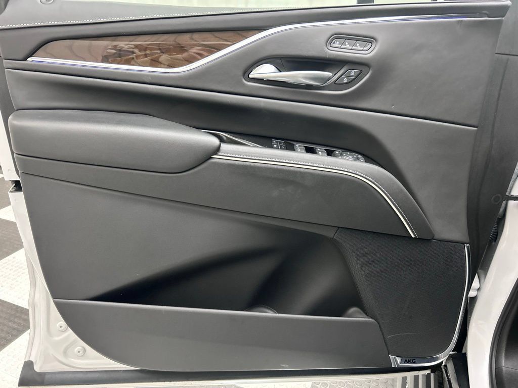 Used 2023 Cadillac Escalade ESV Premium Luxury Platinum w/ LPO, Radiant Package AWD/4WD image 11