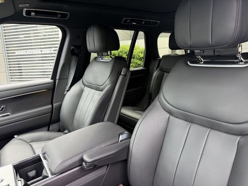 Used 2025 Land Rover Range Rover SE AWD/4WD image 6