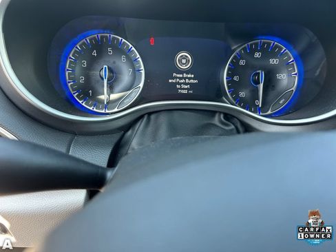Used 2024 Chrysler Pacifica Touring-L FWD image 10