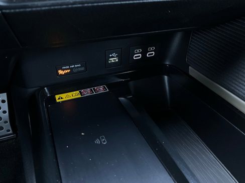 Used 2025 Toyota Camry SE image 24