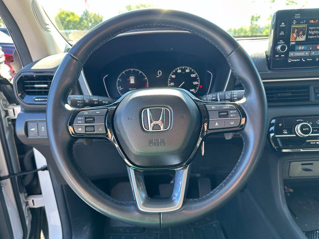 Used 2025 Honda Pilot Touring image 9