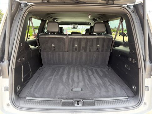 Used 2025 Jeep Wagoneer L Series II w/ 8-pass Seating Package AWD/4WD image 9