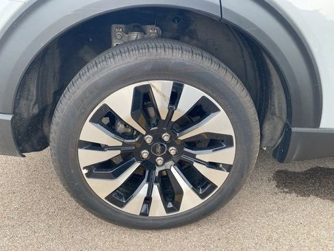 Used 2025 Ford Explorer Platinum w/ LUX Leather Package AWD/4WD image 6