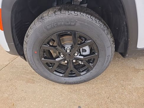 New 2026 Jeep Grand Cherokee Altitude image 25