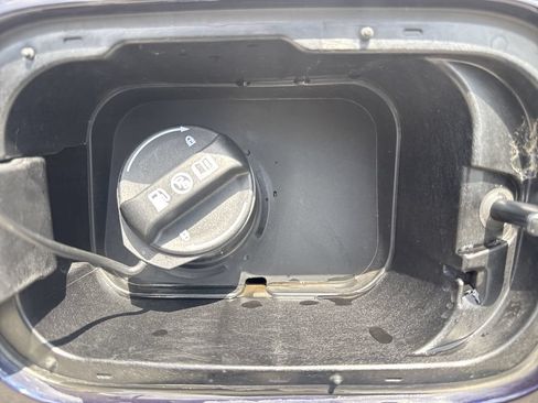Used 2025 Kia Carnival EX FWD image 38