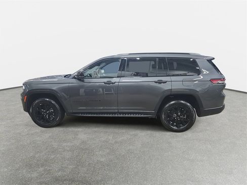 New 2025 Jeep Grand Cherokee L Altitude image 8