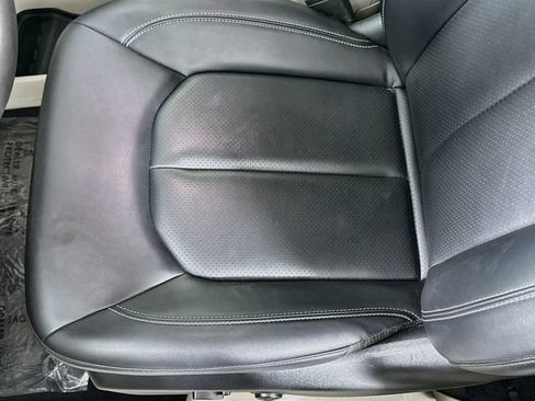 Used 2024 Chrysler Pacifica Touring-L FWD image 18