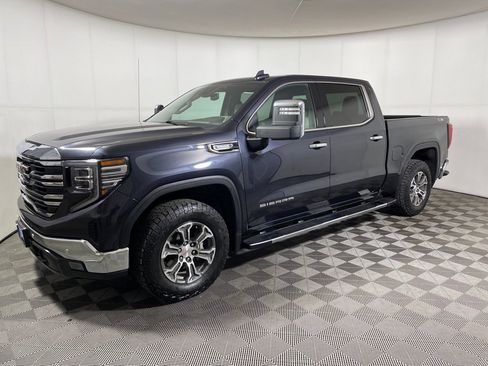 Used 2024 GMC Sierra 1500 SLT w/ SLT Convenience Package image 4