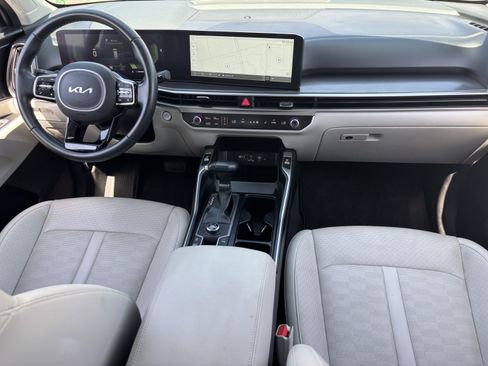 Certified 2025 Kia Sorento S w/ Panoramic Sunroof Package FWD image 13