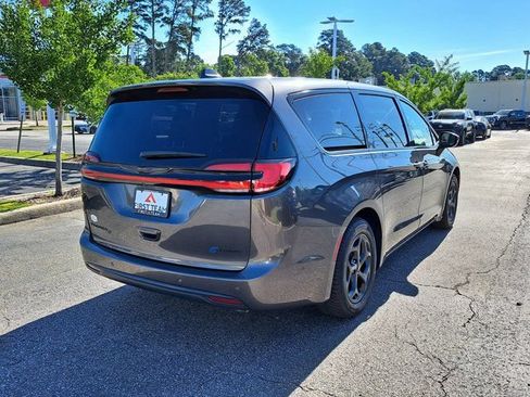 Used 2022 Chrysler Pacifica Limited w/ S Appearance Package FWD image 9