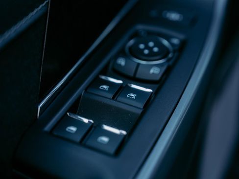 Used 2023 Ford F150 Lariat w/ Trailer Tow Package image 14